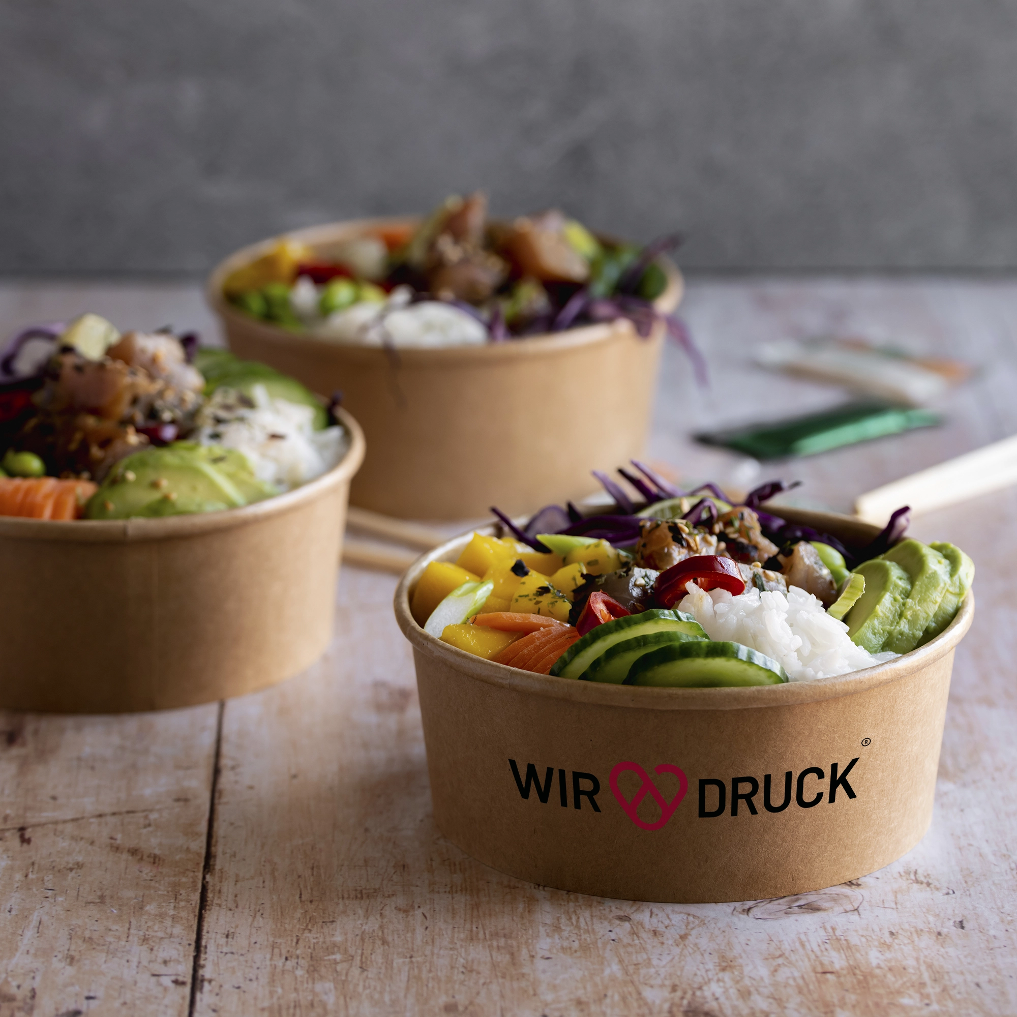 Salatschalen aus Pappe